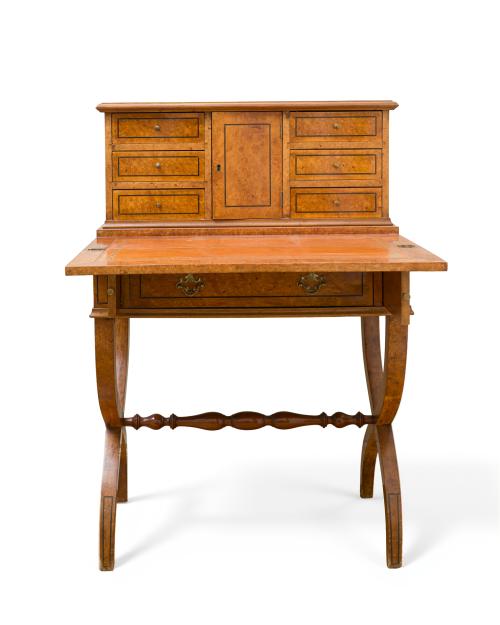 Pequeño escritorio de dama Biedermeir, 1ª mitad S. XIX.