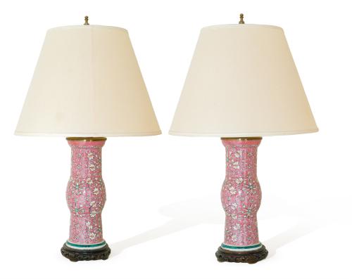 Pareja de lámparas de sobremesa en porcelana china esmaltad