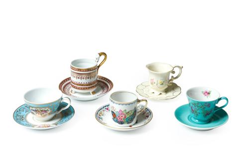 Colección formada por 20 tacitas con sus platitos en porcel