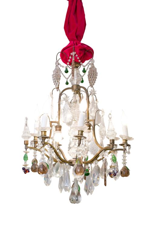 36   -  <p><span class="object_title">Elegante lámpara de techo italiana de 12 luces en cristal de tallado incoloro y multicolor con grandes pandelocas colgantes, frutas, platillos y pináculos. Remate de pera. </span><br></p>