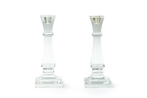 Pareja de candeleros en cristal de Sèvres. Con marcas.