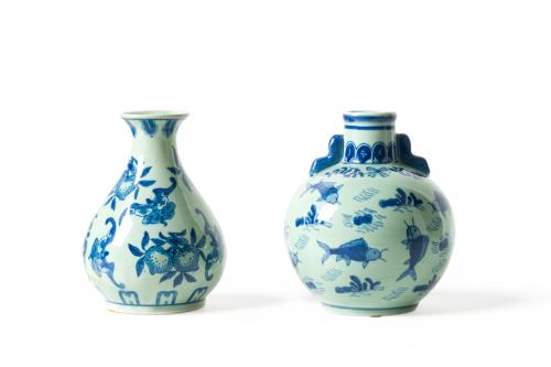 16   -  <p><span class="object_title">Lote de dos jarroncitos en porcelana china con decoración esmaltada de peces y motivos vegetales. S. XX.</span><br></p>