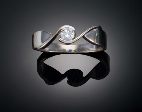 SORTIJA CON DIAMANTES EN ORO BLANCO DE 18 K