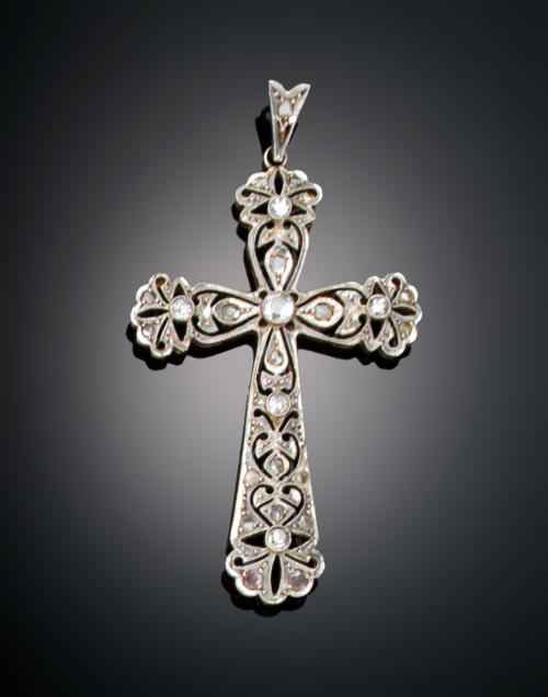 930   -  <p><span class="object_title">CRUZ ANTIGUA CALADA CON DIAMANTES EN ORO AMARILLO DE 18 K CON VISTAS EN ORO BLANCO DE 18 K</span></p>