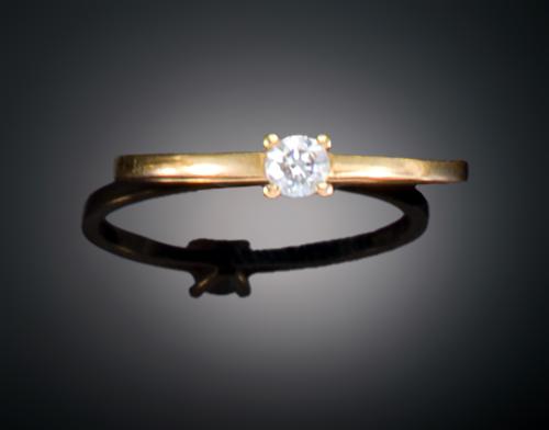 SORTIJA SOLITARIO EN ORO AMARILO DE 18 K 