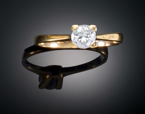SORTIJA SOLITARIO CON BRILLANTE EN ORO AMARILLO DE 18 K