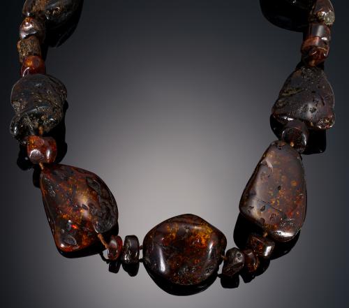 717   -  <p><span class="object_title">Collar largo con ámbar color café </span></p>