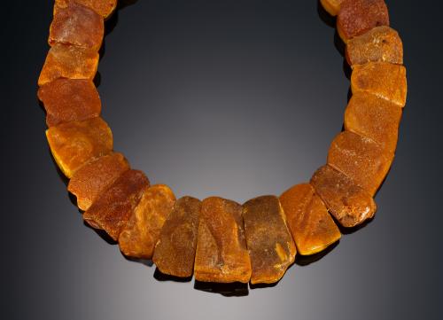 722   -  <p><span class="object_title">Gargantilla de ámbar del Mar Báltico</span></p>
