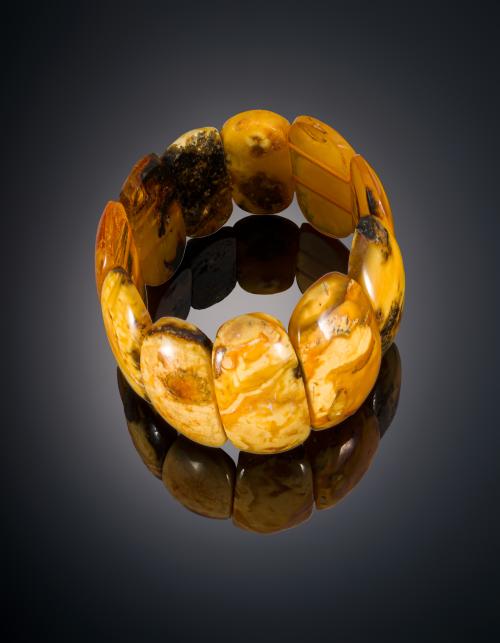 959   -  <p><span class="object_title">BRAZALETE DE ÁMBAR YANTAR JASPEADO Y PULIDO </span></p>