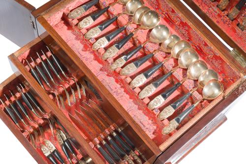 Cuberteria tailandesa con mango ebonizado y decoración de d