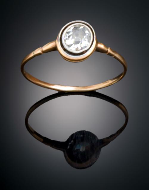 SORTIJA EN ORO CON DIAMANTE DE TALLA ANTIGUA