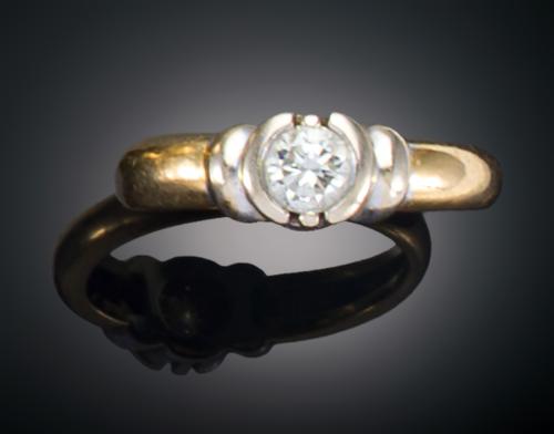 SORTIJA CON DIAMANTE CENTRAL EN ORO AMARILLO/ORO BLANCO, AM