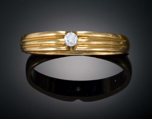 SORTIJA FINA CON DIAMANTE EN ORO AMARILLO DE 18 K