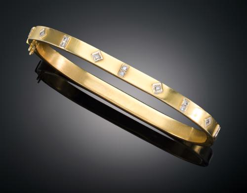 PULSERA ESTILO ARO CUADRADO CON DIAMANTES EN ORO AMARILLO D