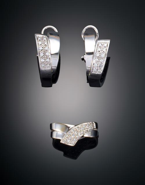 CONJUNTO DE PENDIENTES Y SORTIJA CON DIAMANTES EN ORO BLANC