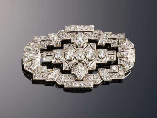626   -  <p><span class="object_title">BROCHE PLACA CINCO DIAMANTES</span></p>