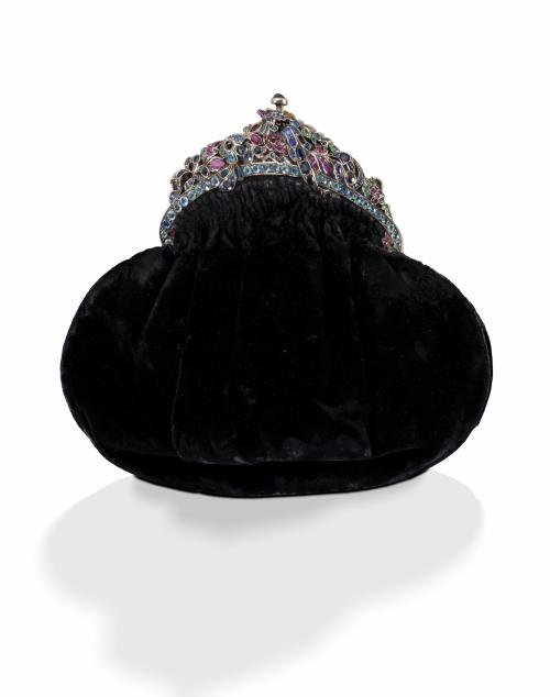 740   -  <p><span class="object_title">BOLSO S.XIX CON CIERRE DE PATA PIEDRAS PRECIOSAS.</span></p>