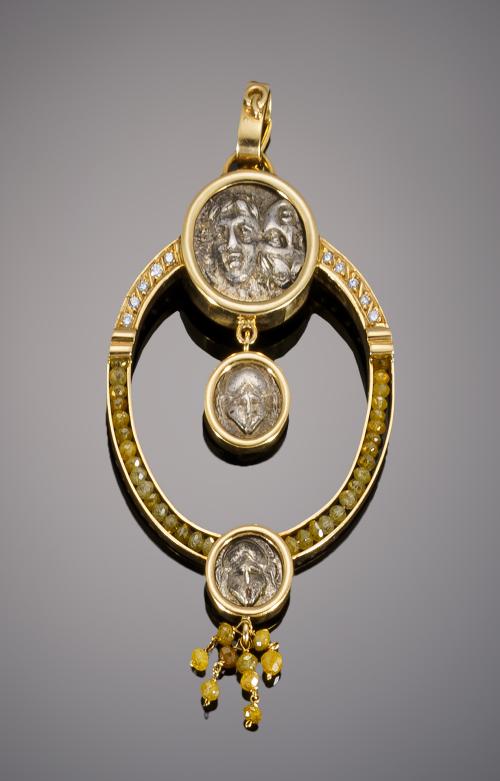 645   -  <p><span class="object_title">COLGANTE QUIRÒS MONEDAS </span></p>