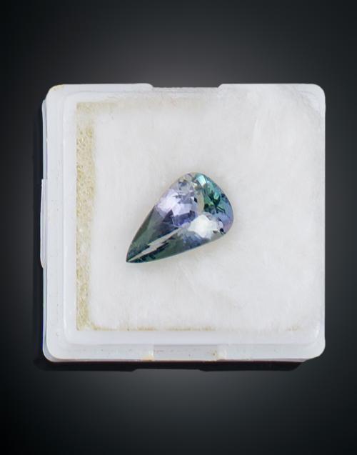 TANZANITA TALLA LÁGRIMA CON UN PESO ESTIMADO DE 2,44 CTS.