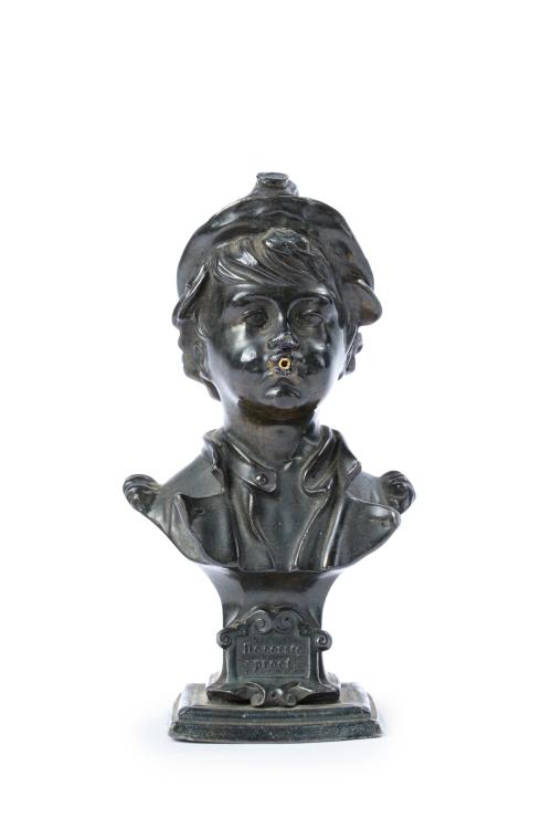 Mechero con forma de cabeza de niñoEn bronce pavonado