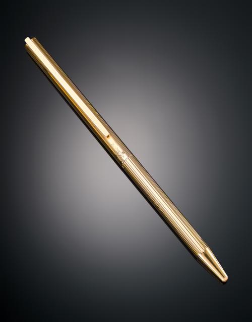 BOLÍGRAFO S.T DUPONT, PARÍS CON CUERPO DORADO 