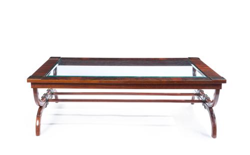 Mesa de centro de estilo inglés en madera con tapa en crist