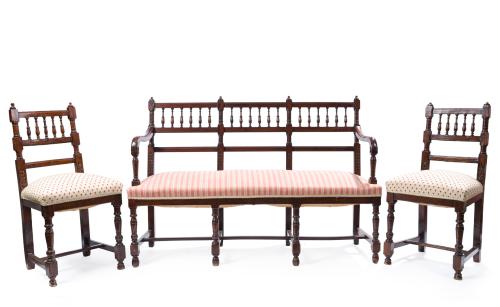 707   -  <p><span class="object_title">Sofá y dos sillas en madera de palosanto con respaldo de balaustre, patas torneadas y chambrana. <br/></span><br></p>