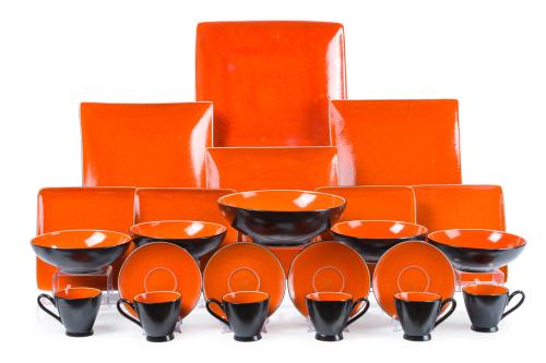 721   -  <p><span class="object_title">Moderna vajilla en céramica negra y naranja. </span><br></p>