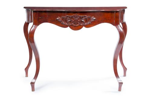 Consola de estilo isabelino en madera de caoba. Faldón reco