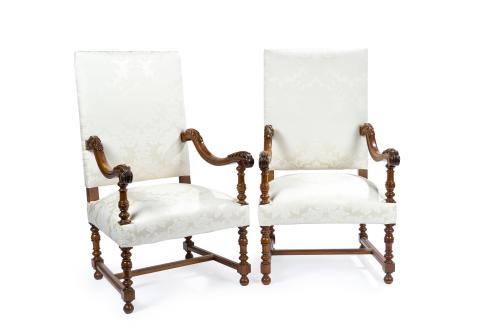 Pareja de sillones de estilo Luis XIV, s. XXEn madera tal