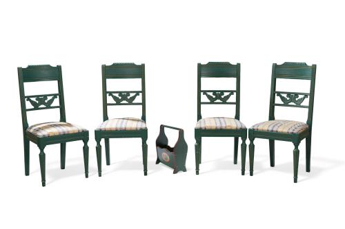 Lote formado por cuatro sillas en madera pintada en verde, 