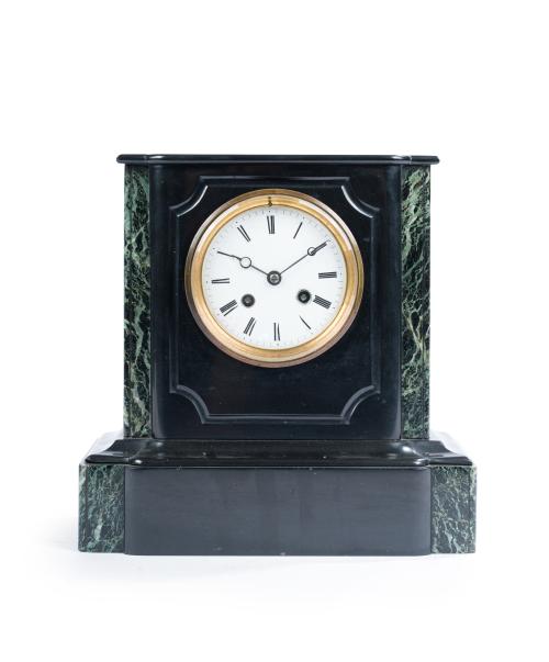Reloj de sobremesa con escape visible estilo Napoleón III, 