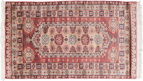 Alfombra oriental  en lana estilo Bokhara, s. XXCampo cen