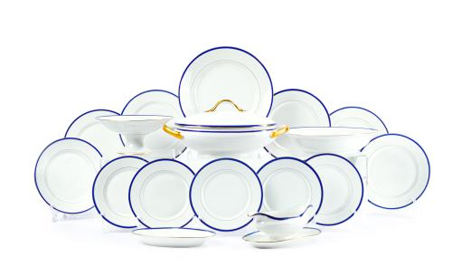 Elegante vajilla para 6 servicios en porcelana francesa. 