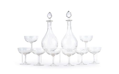 Juego en cristal centroeuropeo tallado formado por pareja d