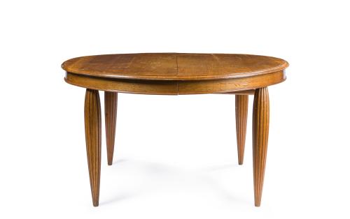 Juego de comedor provenzal, Francia, c. 1930En madera de 