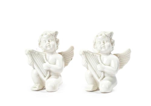 Pareja de angelotes músicos en porcelana europea, c. 1900
