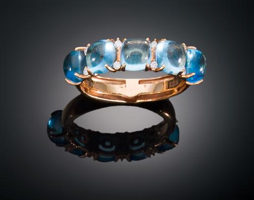 SORTIJA ESTILO SEXTILLO CON TOPACIOS AZULES Y DIAMANTES EN 