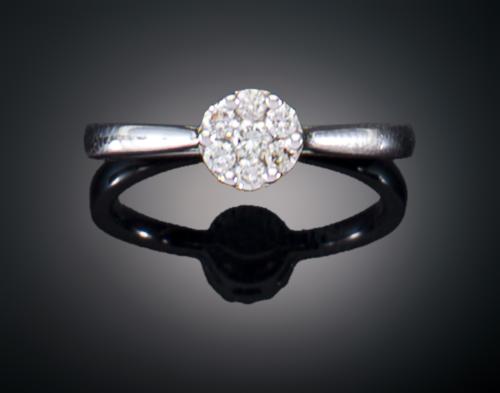 SORTIJA ROSETÓN DE DIAMANTES EN ORO BLANCO DE 18 KT