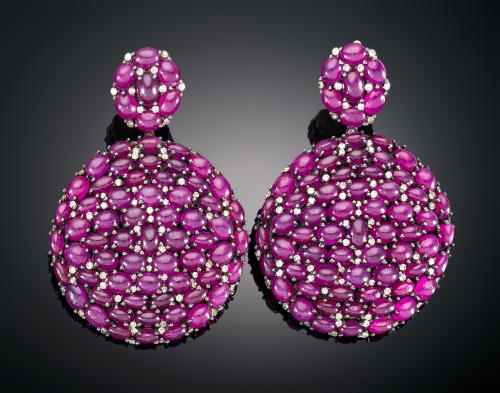 PENDIENTES GEOMÉTRICOS CIRCULARES CON RUBÍES Y DIAMANTES EN