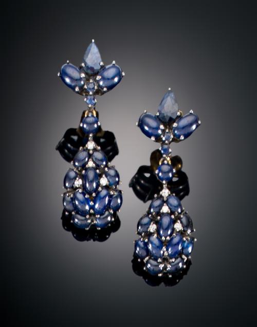 PENDIENTES CON ZAFIROS Y DIAMANTES EN ORO AMARILLO DE 18 KT