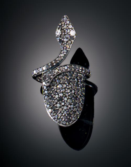 SORTIJA DE UÑA CON DIAMANTES NEGROS EN PLATA