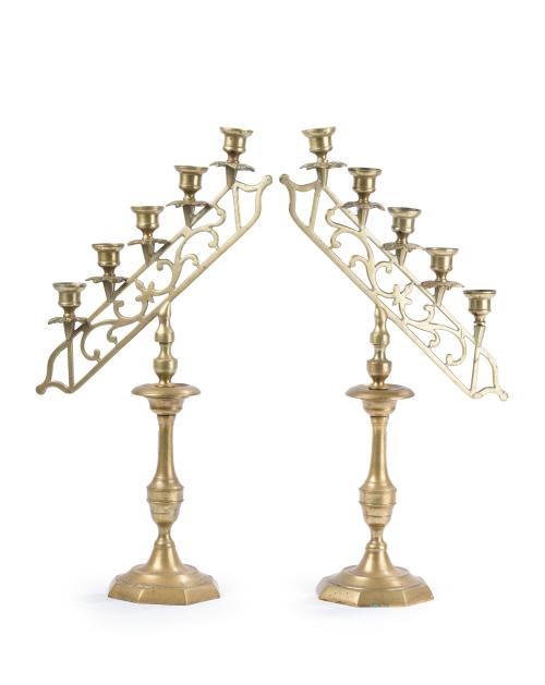 Pareja de candelabros de altar siguiendo modelos barrocos, 