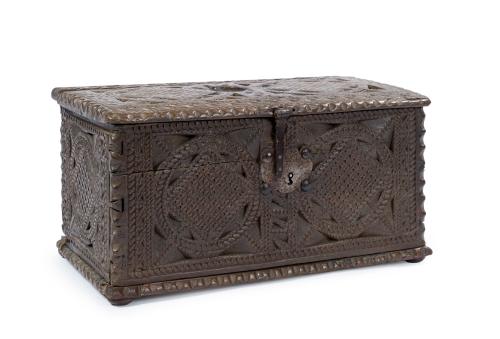 Pequeño arcón en madera, Españan, c. 1900Con decoración t