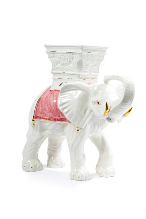 Taburete en forma de elefante, China, c. 1970En loza esma