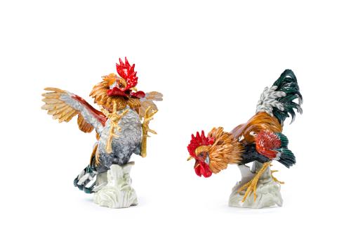 Pareja de gallos de pelea de porcelana esmaltada de Algora,