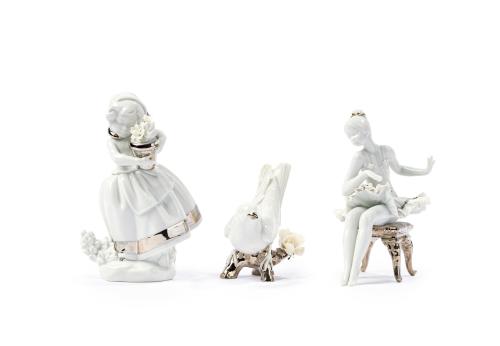 LLADRÓTres figuras en porcelana esmaltada, vidriada y pla