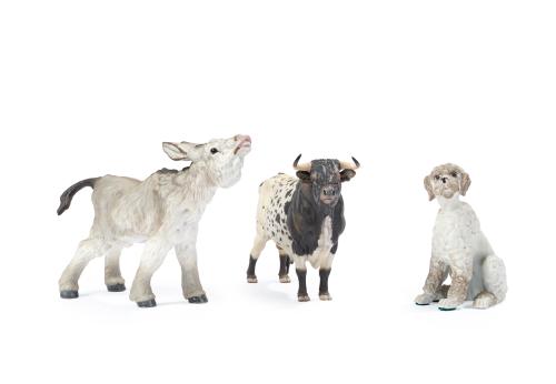 Lote de 3 animales en biscuit policromado, S. XX. 