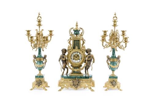 Reloj con guarnición de candelabros de 7 luces de estilo  n
