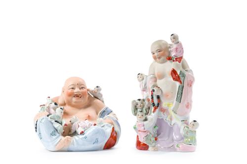 Pareja de figuras chinas en biscuit policromada, esmaltada 